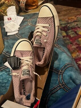 Converse Low Top Sneakers in Light Mauve Woven Textile